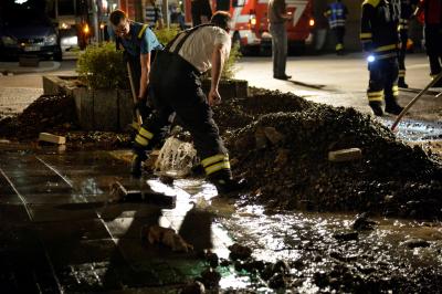 Wasserrohrbruch in Fellbach flutet Strassen und Keller - Anwohner dachten es regnet
